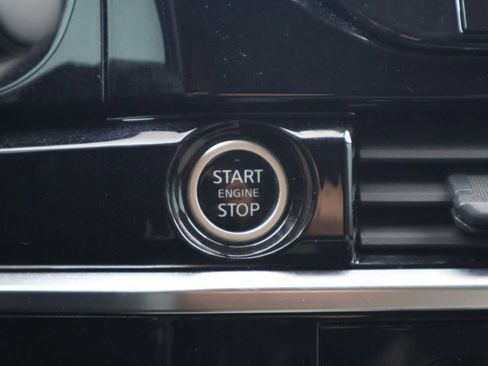 Used 2024 Nissan Pathfinder SL image 16