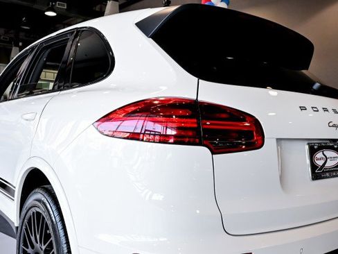 Used 2018 Porsche Cayenne Platinum Edition AWD/4WD image 14