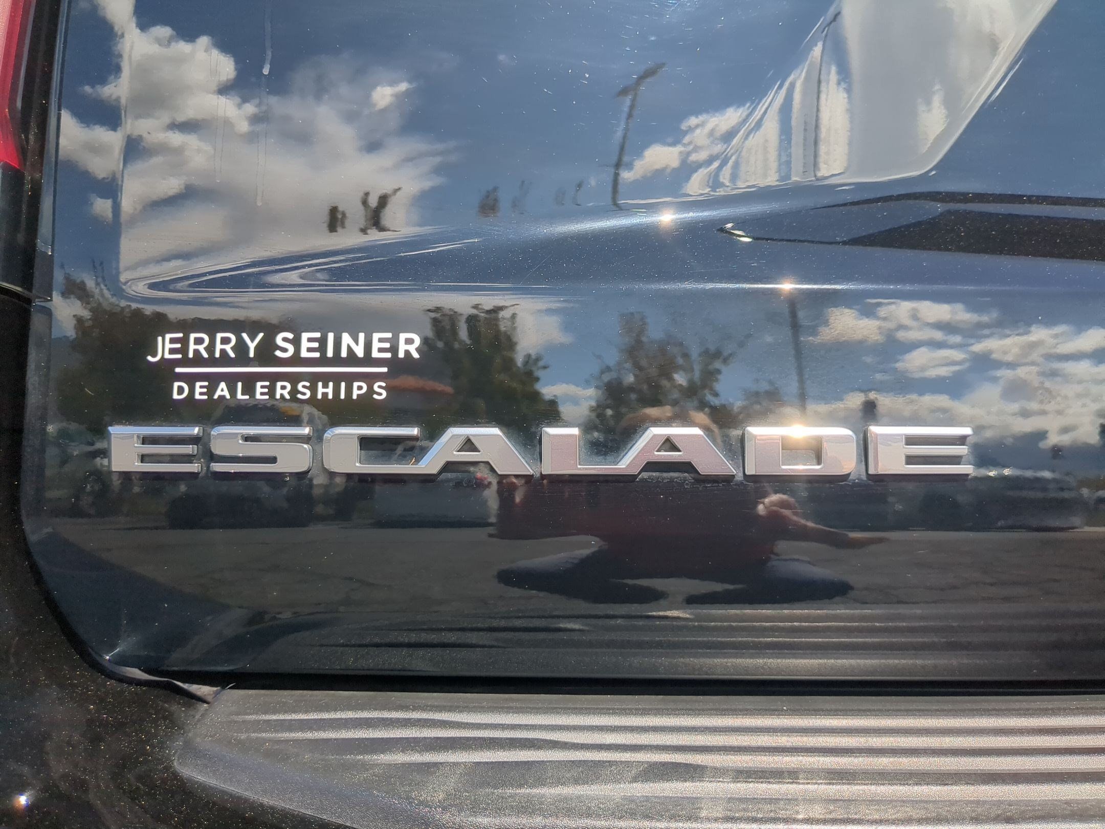 Certified 2023 Cadillac Escalade Premium Luxury AWD/4WD image 28
