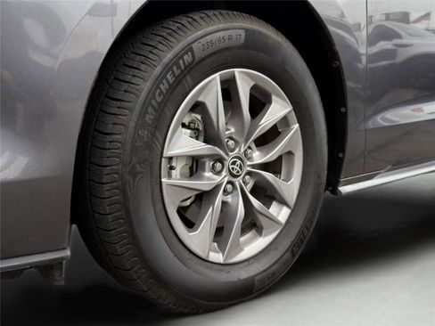 Used 2023 Toyota Sienna XLE image 26