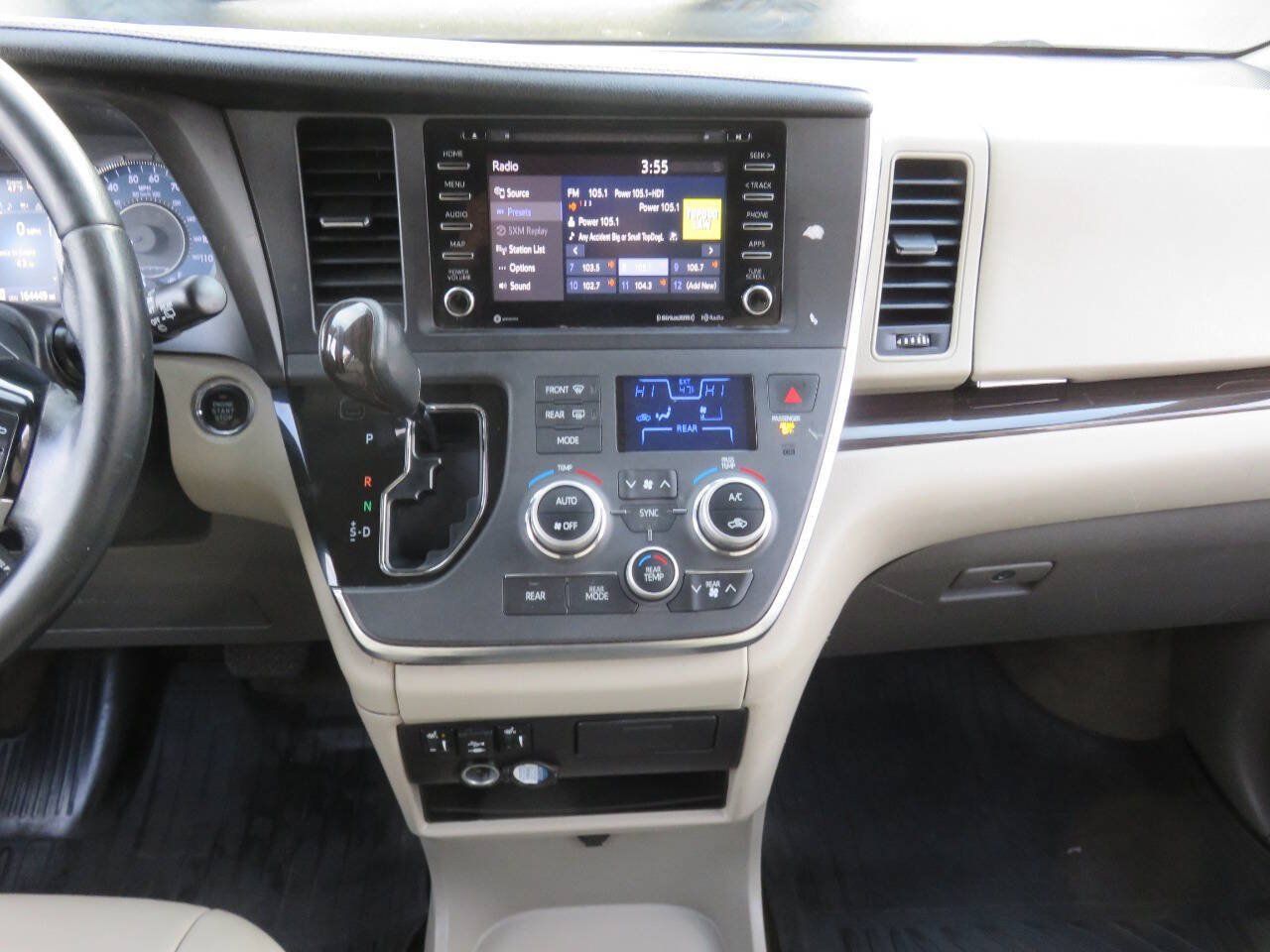 Used 2019 Toyota Sienna XLE FWD image 16