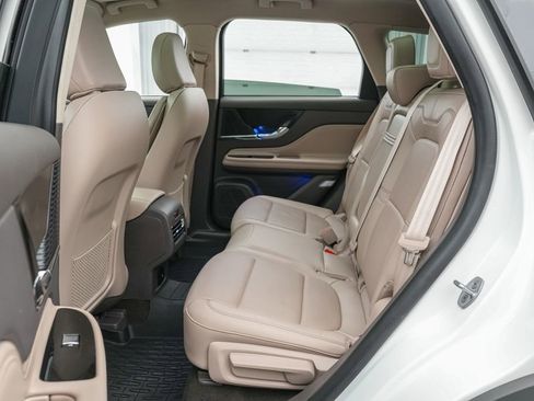 Used 2022 Lincoln Corsair AWD w/ Premium Package image 18