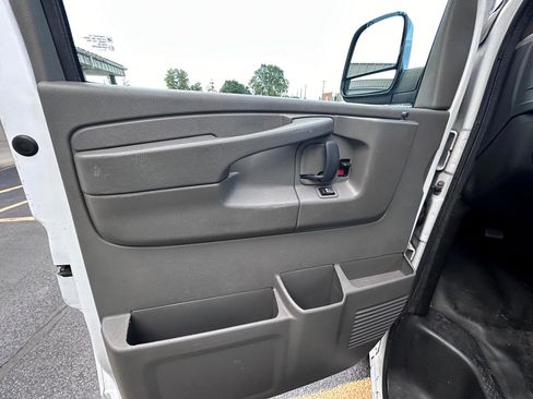 Used 2014 Chevrolet Express 3500 Extended image 14