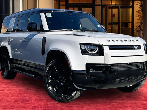 New 2026 Land Rover Defender 130 X-Dynamic SE image 20