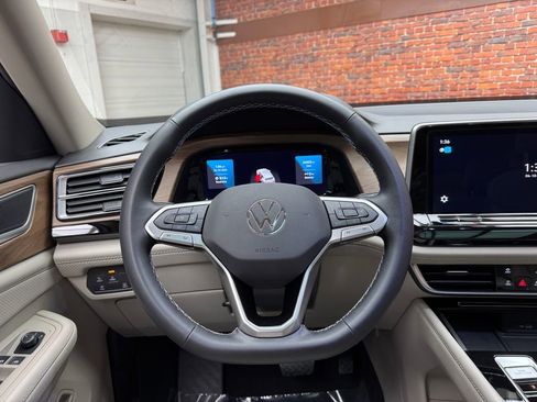 Used 2024 Volkswagen Atlas SE w/ Panoramic Sunroof Package image 14