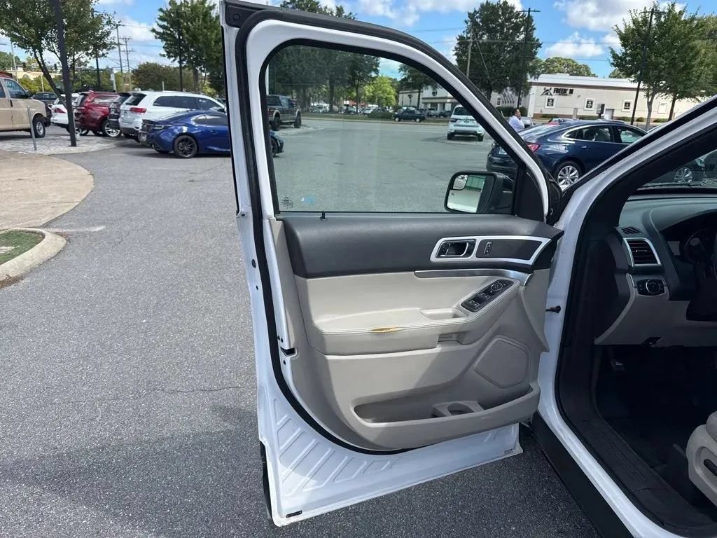Used 2013 Ford Explorer XLT AWD/4WD image 6