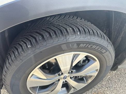 Used 2023 Subaru Ascent Premium w/ Convenience Package AWD/4WD image 4