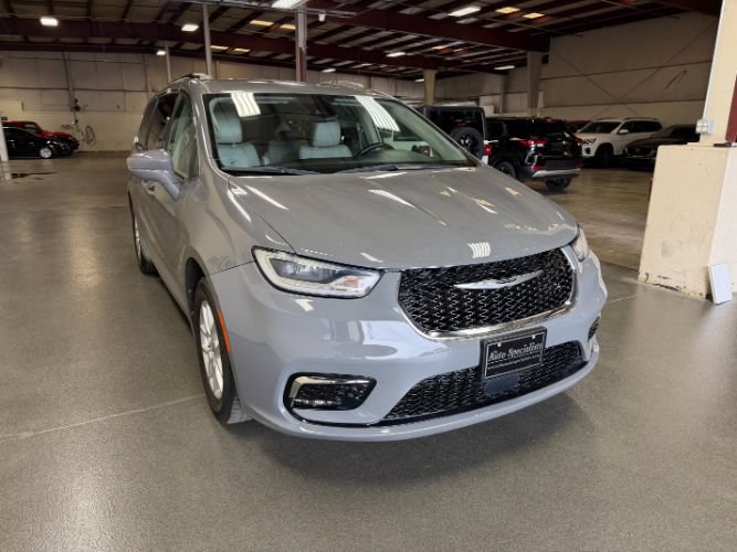 Used 2021 Chrysler Pacifica Touring-L FWD image 6