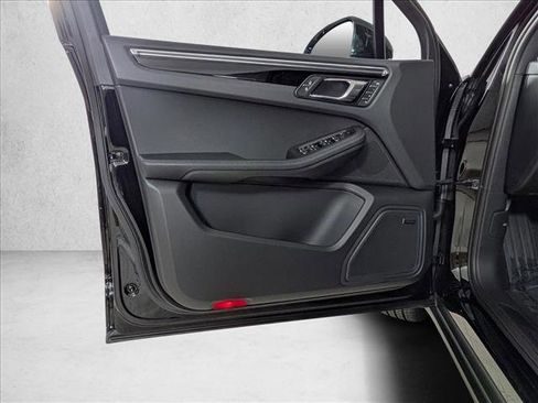 New 2026 Porsche Macan image 13