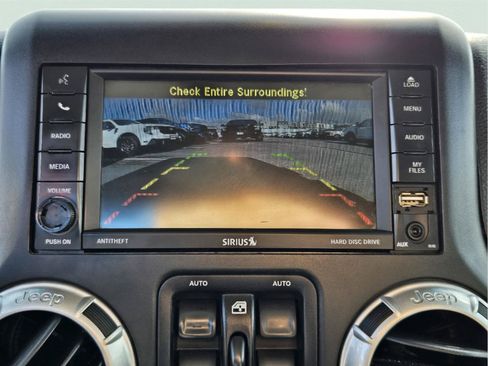 Used 2016 Jeep Wrangler Unlimited Rubicon AWD/4WD image 16