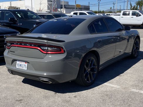 Used 2019 Dodge Charger SXT w/ Blacktop Package image 9