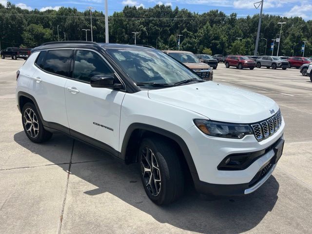 Used 2025 Jeep Compass Limited AWD/4WD image 10