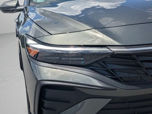 New 2026 Hyundai Elantra Hybrid FWD image 11