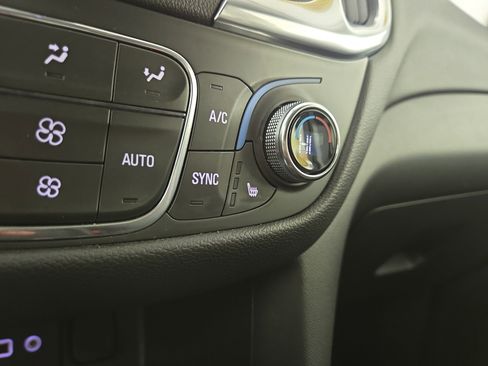 Used 2021 Chevrolet Equinox LT image 24