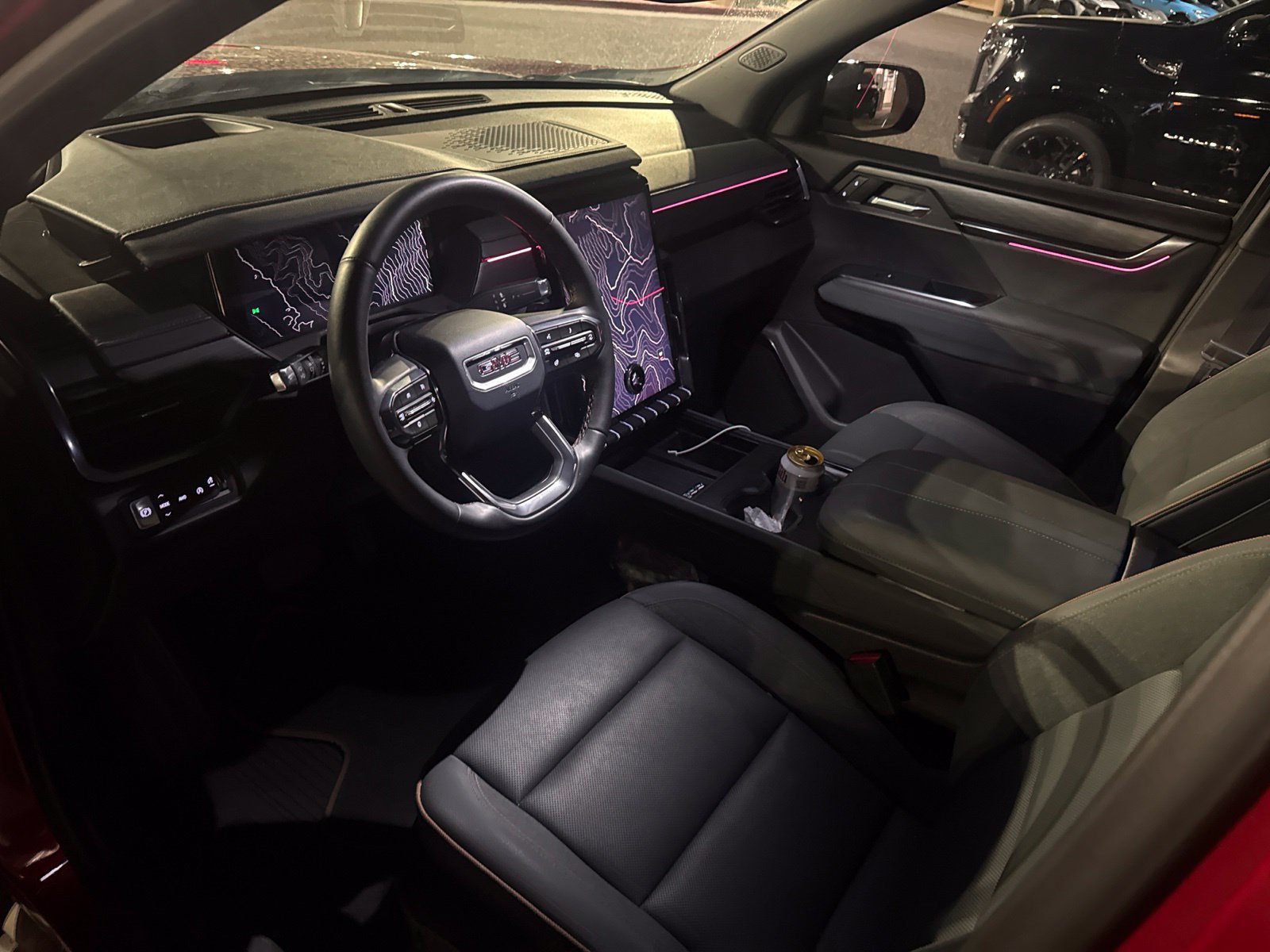 Used 2025 GMC Acadia AT4 w/ Luxury Package AWD/4WD image 6