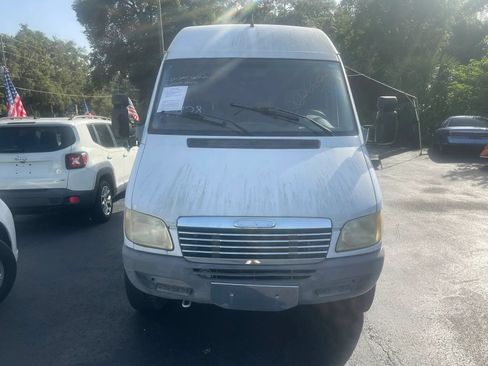 Used 2005 Freightliner Sprinter 2500 RWD image 4
