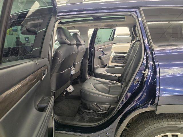 Used 2022 Toyota Highlander Platinum AWD/4WD image 38