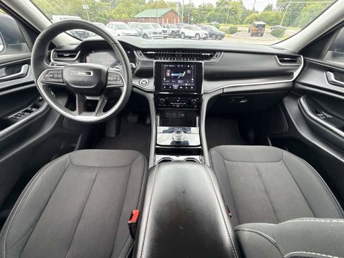 Certified 2023 Jeep Grand Cherokee Laredo w/ Luxury Tech Group I AWD/4WD image 17