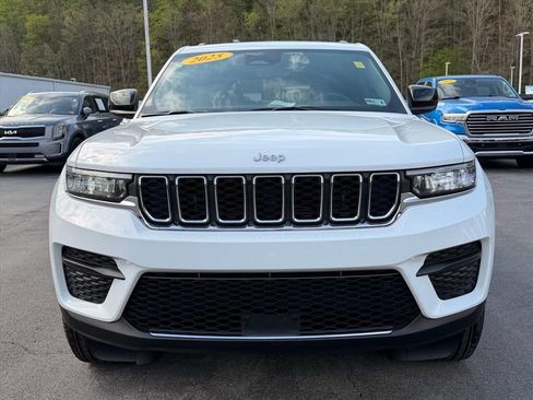 Used 2025 Jeep Grand Cherokee Laredo X w/ Luxury Tech Group I AWD/4WD image 11