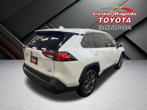 Used 2022 Toyota RAV4 XLE Premium image 2