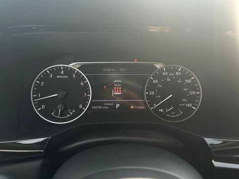 Used 2025 Nissan Pathfinder SV FWD image 32