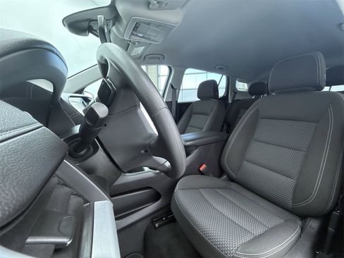 Used 2023 GMC Terrain SLE w/ Driver Convenience Package image 10