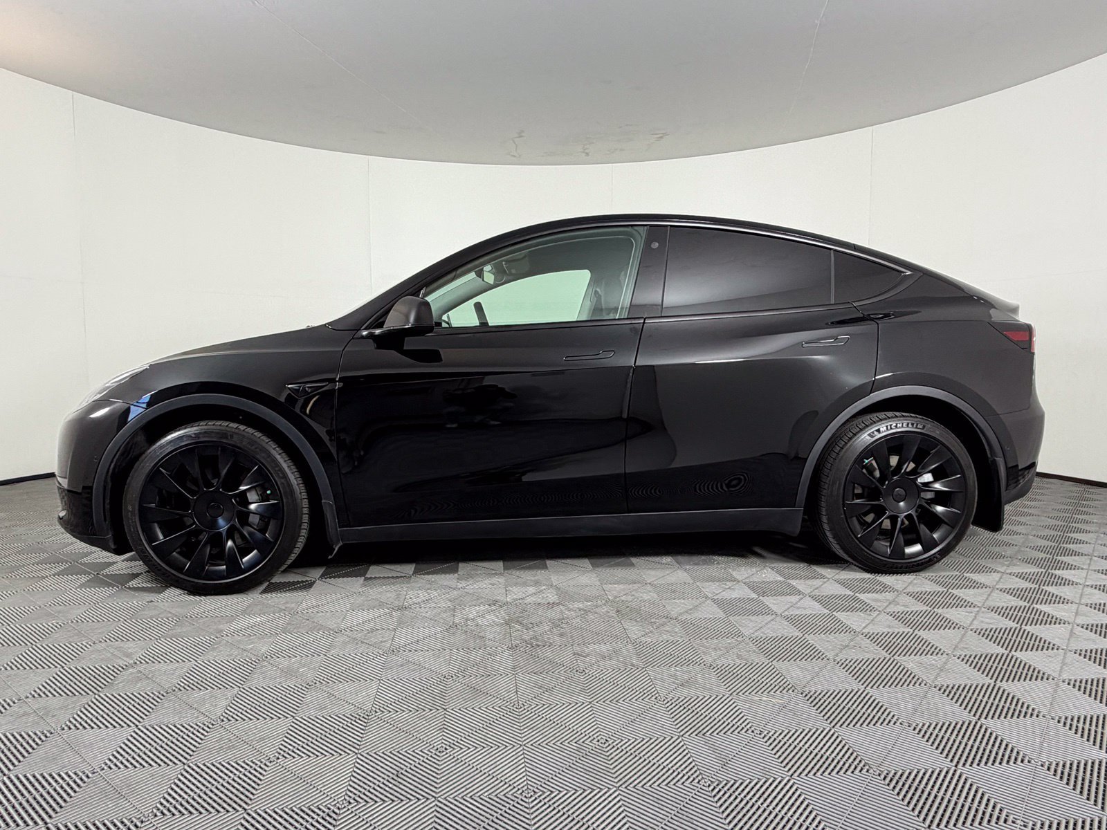 Used 2022 Tesla Model Y Long Range AWD/4WD image 6