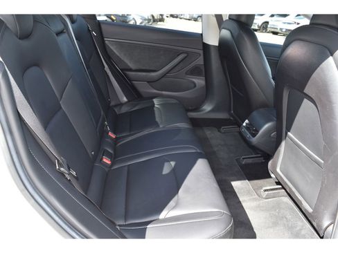 Used 2018 Tesla Model 3 Long Range image 32