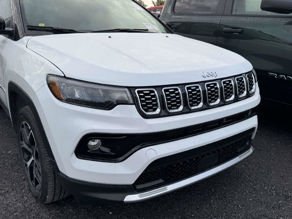 Used 2025 Jeep Compass Limited AWD/4WD image 2