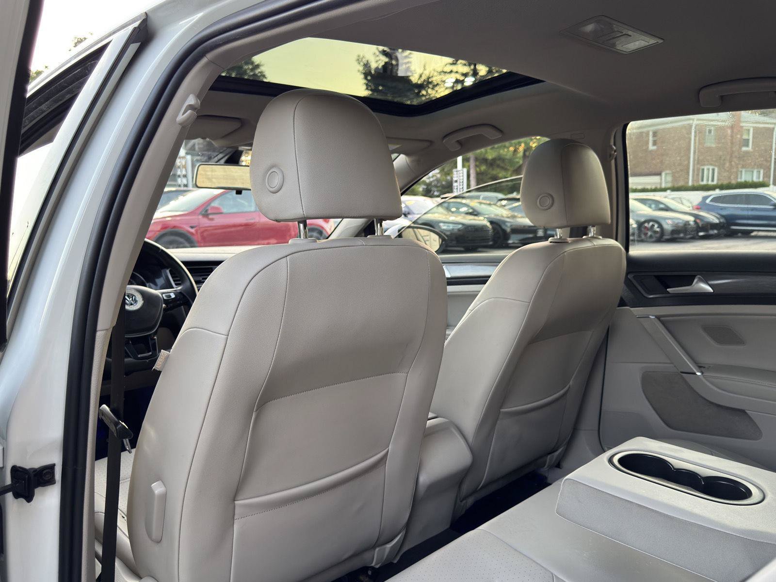 Used 2019 Volkswagen Golf 4-Door FWD image 28
