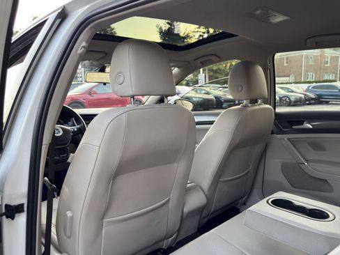 Used 2019 Volkswagen Golf SE FWD image 28
