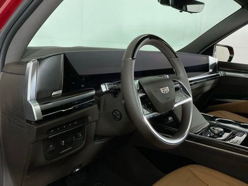 Certified 2026 Cadillac Escalade Luxury AWD/4WD image 16