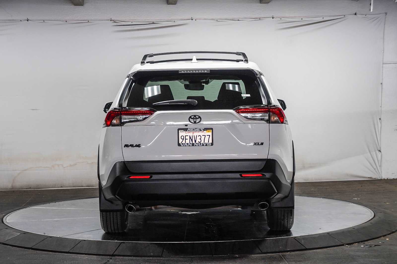 Used 2023 Toyota RAV4 XLE w/ Convenience Package FWD image 4