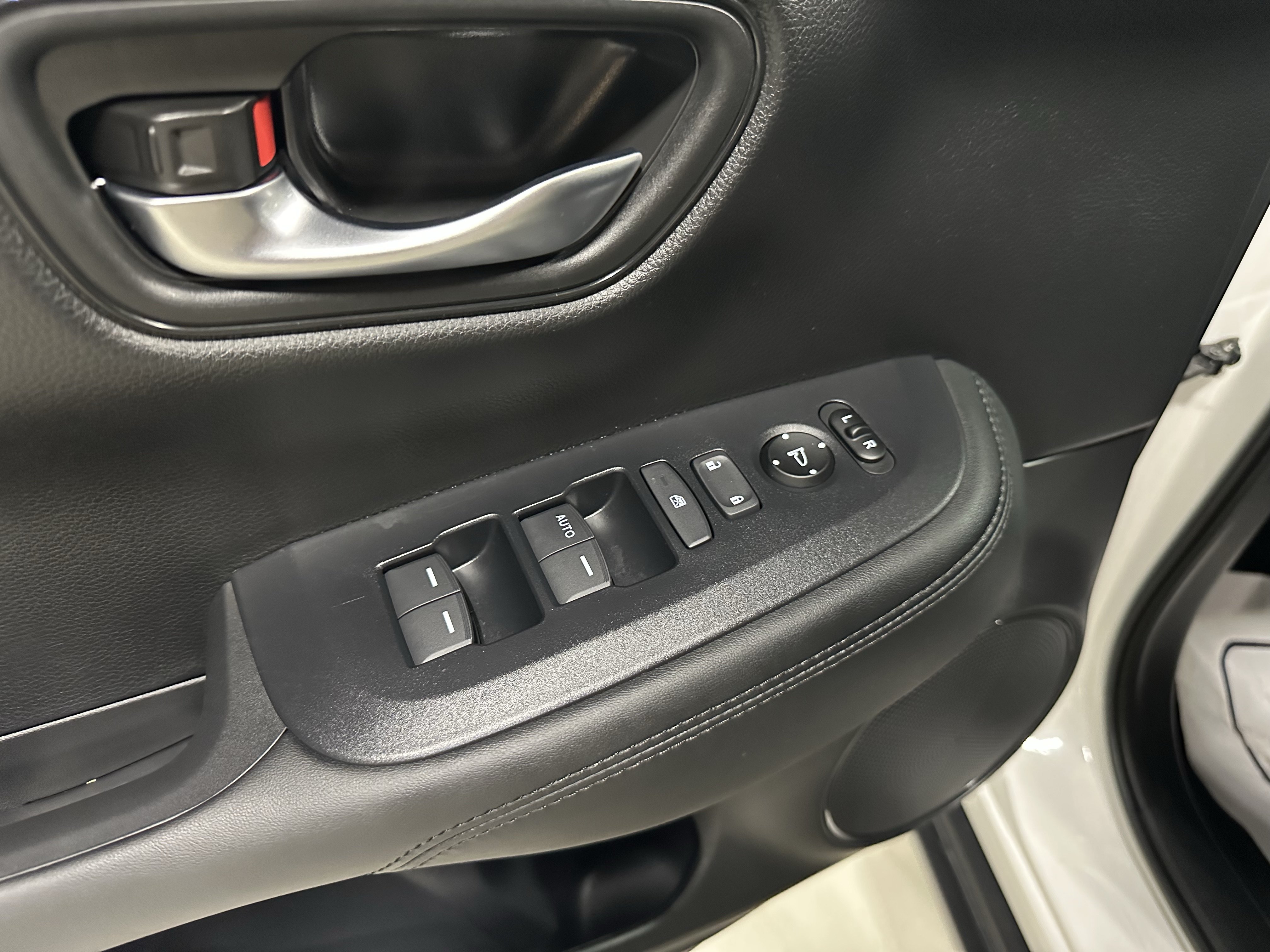 Used 2024 Honda HR-V LX image 19