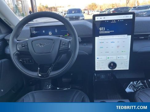 Certified 2025 Ford Mustang Mach-E Premium image 17