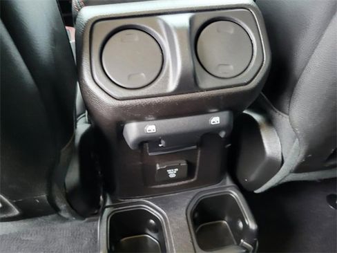 Used 2020 Jeep Gladiator Rubicon w/ Advanced Safety Group image 15