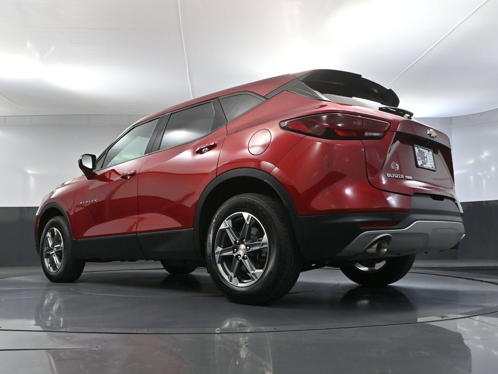 Used 2025 Chevrolet Blazer LT AWD/4WD image 39