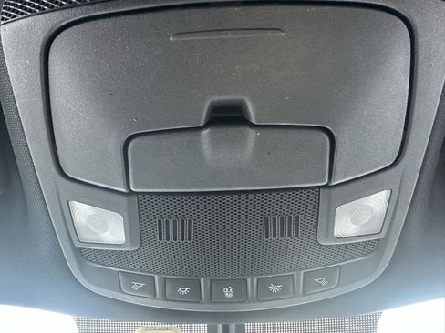 Used 2018 Ford Expedition XLT image 22