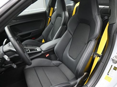 Certified 2025 Porsche 911 GT3 RWD image 5