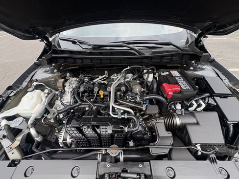 Used 2025 Nissan Altima 2.5 SV FWD image 32