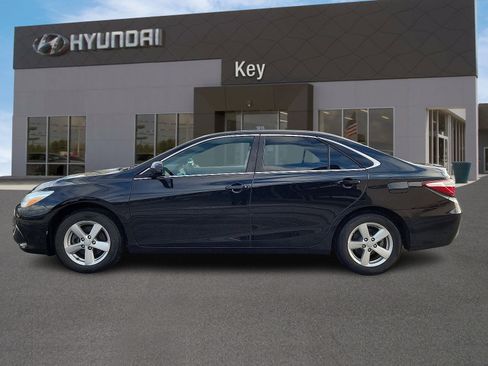 Used 2017 Toyota Camry LE image 6