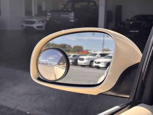 Used 2008 Volkswagen Beetle SE image 16