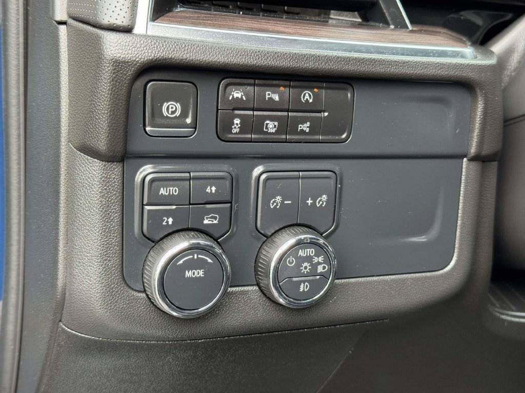 Used 2025 Chevrolet Suburban Premier AWD/4WD image 10