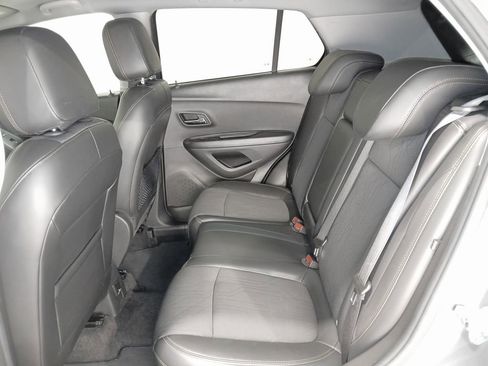 Used 2019 Chevrolet Trax LT w/ LT Convenience Package AWD/4WD image 12