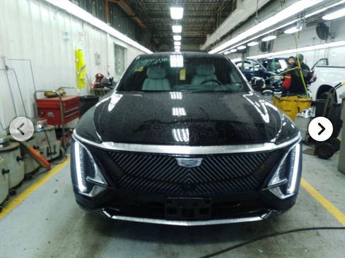 Used 2024 Cadillac Lyriq Luxury AWD/4WD image 3