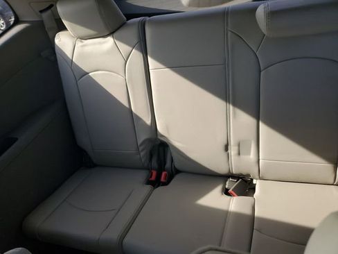 Used 2010 Chevrolet Traverse LT image 9