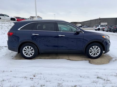 Used 2019 Kia Sorento LX w/ LX Convenience Package image 3