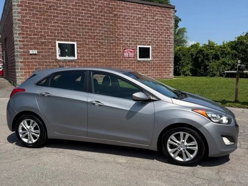 Used 2015 Hyundai Elantra GT FWD image 4
