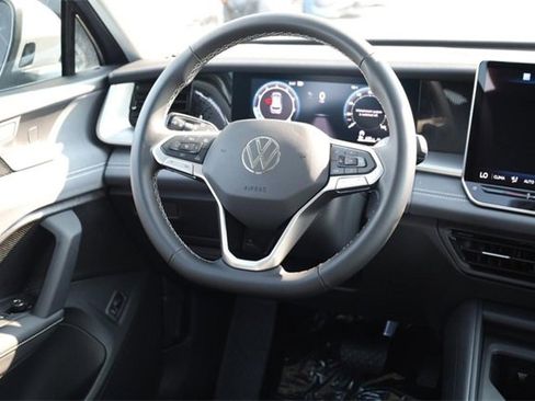 New 2025 Volkswagen Tiguan SE image 24