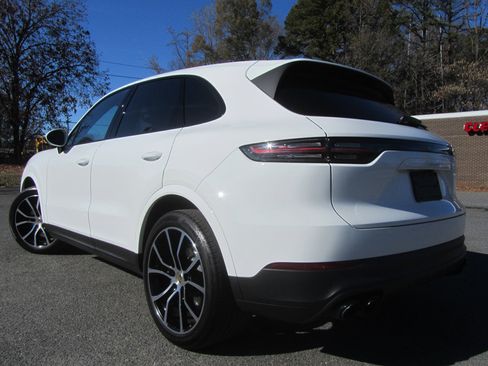 Used 2022 Porsche Cayenne image 7